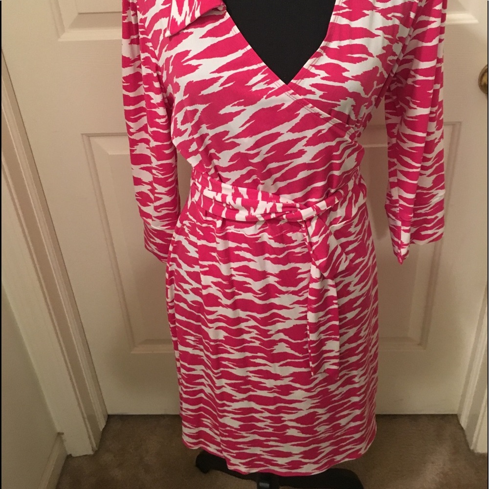 PRE-LOVED LAUNDRY BY DESIGN PINK/WHITE WRAP DRESS